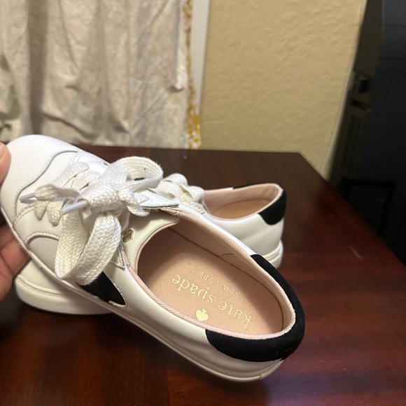 Kate Spade Fez White/Black Big Logo Leather Women Sneakers- SZ 6 B - Picture 6 of 10